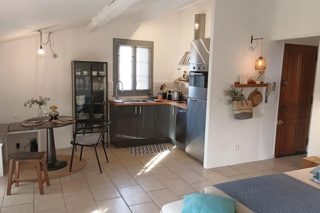 Vue Imprenable Sur La Sorgue Lägenhet LʼIsle-sur-la-Sorgue Exteriör bild